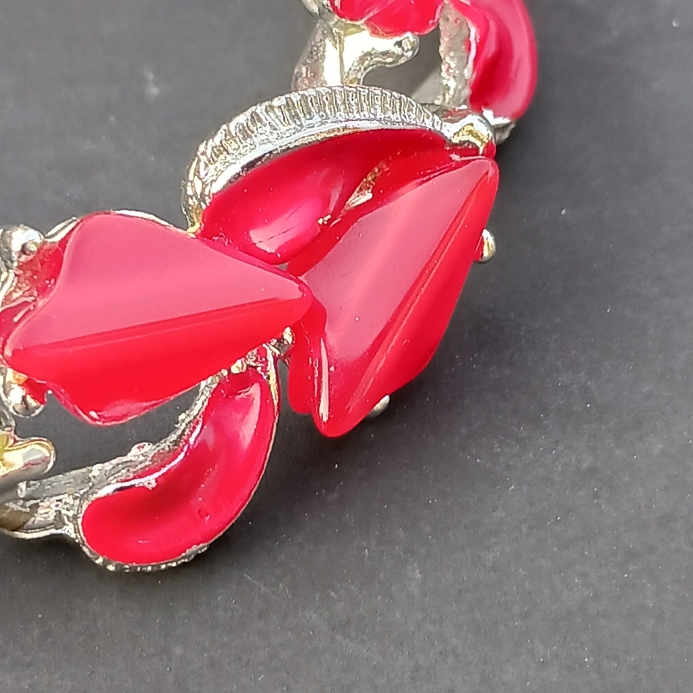 Vintage Red Moonglow Lucite Plastic Earring Bracelet Set Silvertone Clip-on - Picture 4 of 11